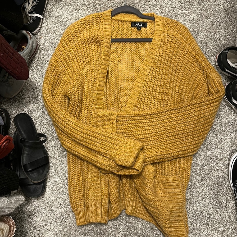 Lulus large sleeve sweater